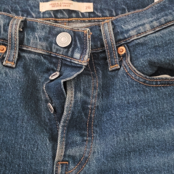 Levi's Comfy & Classic Jeans - Picture 2 of 4